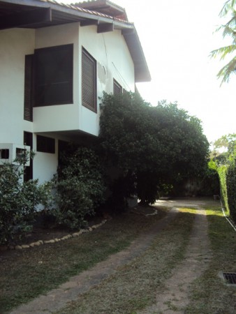 Lateral direita p/ a garagem